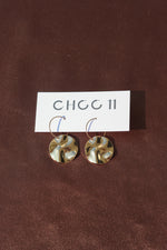 X GOLD-PLATED WEAVY HAMMERED ROUND EARRINGS