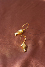 X-GOLD PLATED FISH BONE EARRINGS