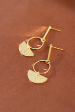 Z-GOLD-PLATED SEMI CIRCLE WITH RING ON BAR POST EARRING 21